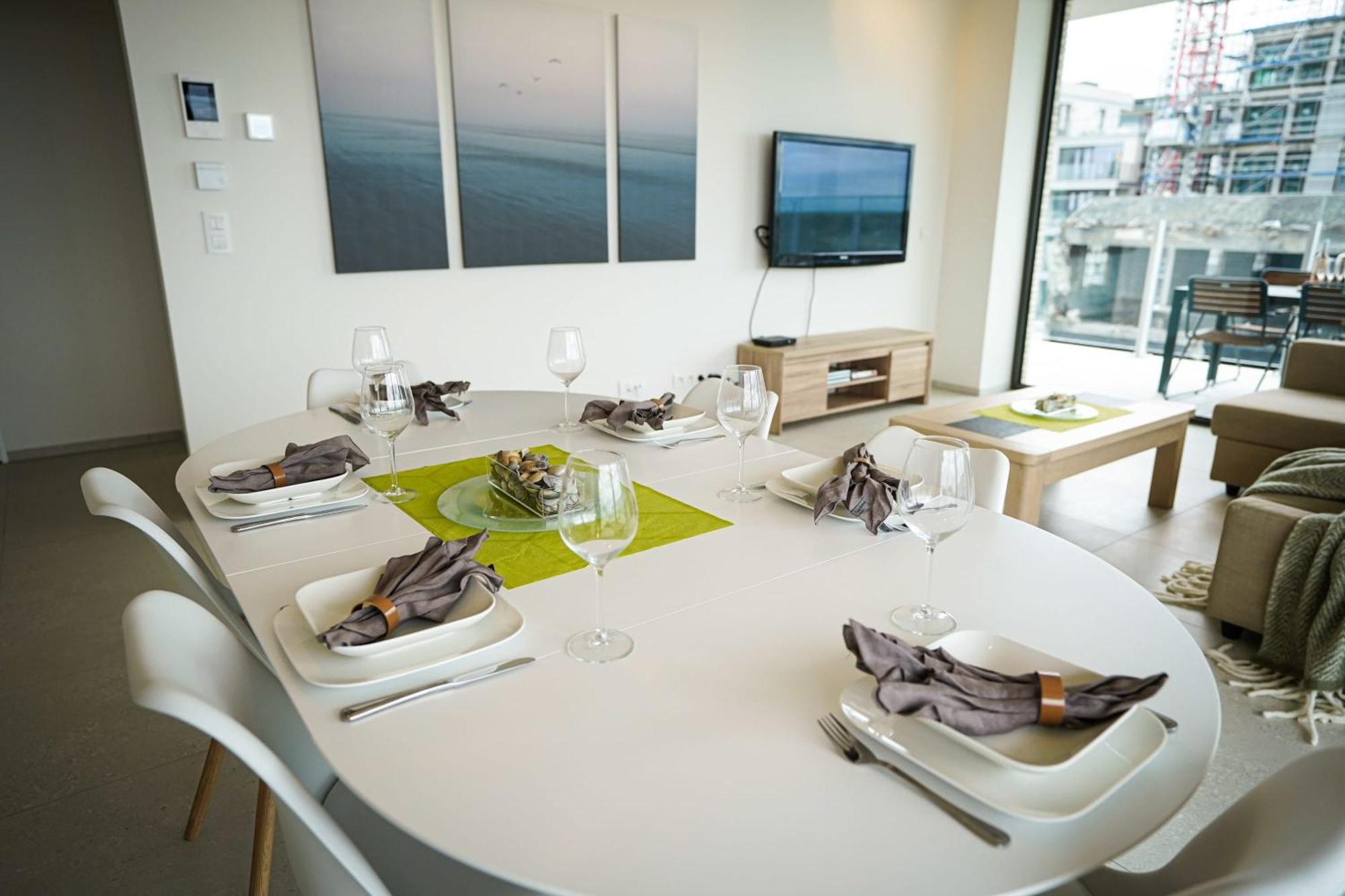 Huswell - Beautiful Apartment With Communal Pool And Gym Oostende Eksteriør billede