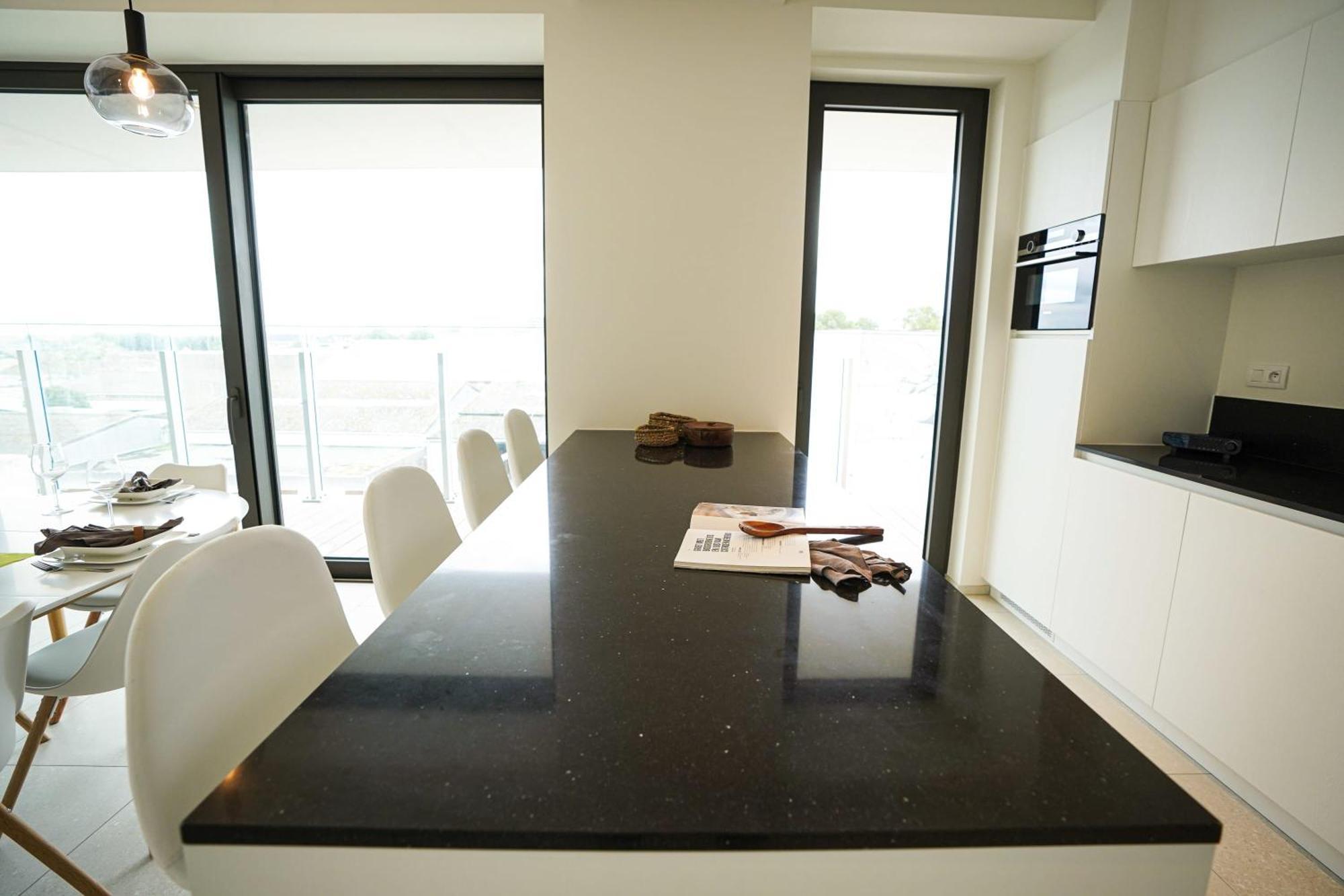 Huswell - Beautiful Apartment With Communal Pool And Gym Oostende Eksteriør billede