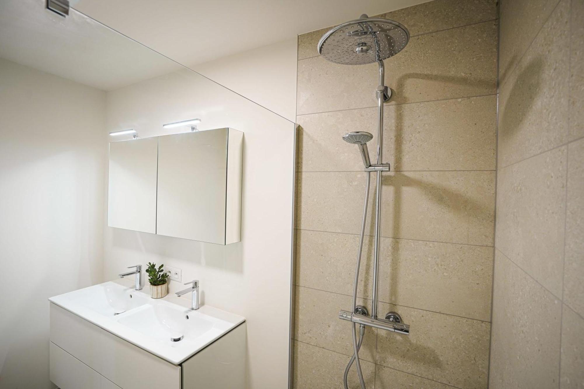 Huswell - Beautiful Apartment With Communal Pool And Gym Oostende Eksteriør billede